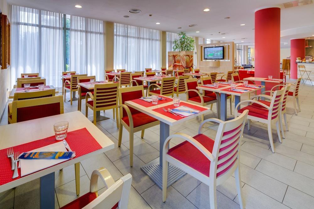 Holiday Inn Express Parma By Ihg Esterno foto