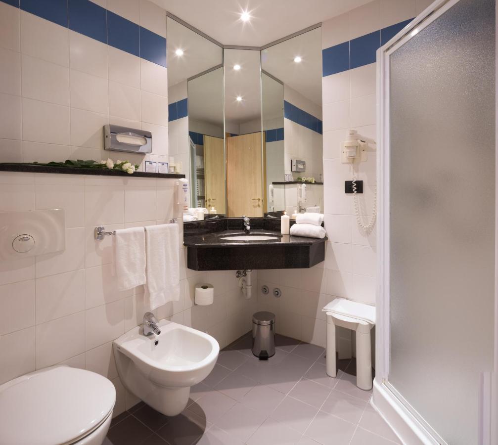 Holiday Inn Express Parma By Ihg Esterno foto