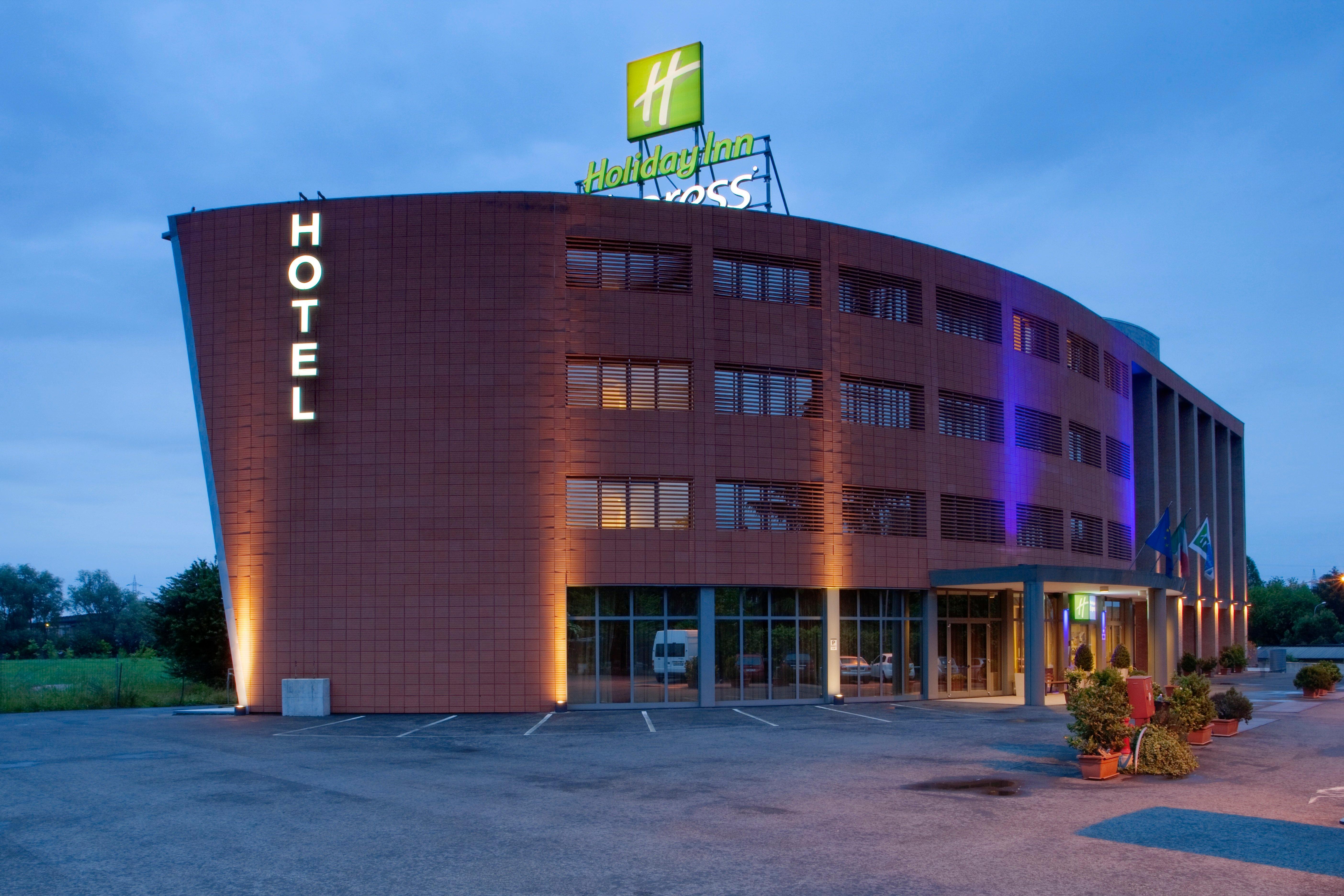 Holiday Inn Express Parma By Ihg Esterno foto