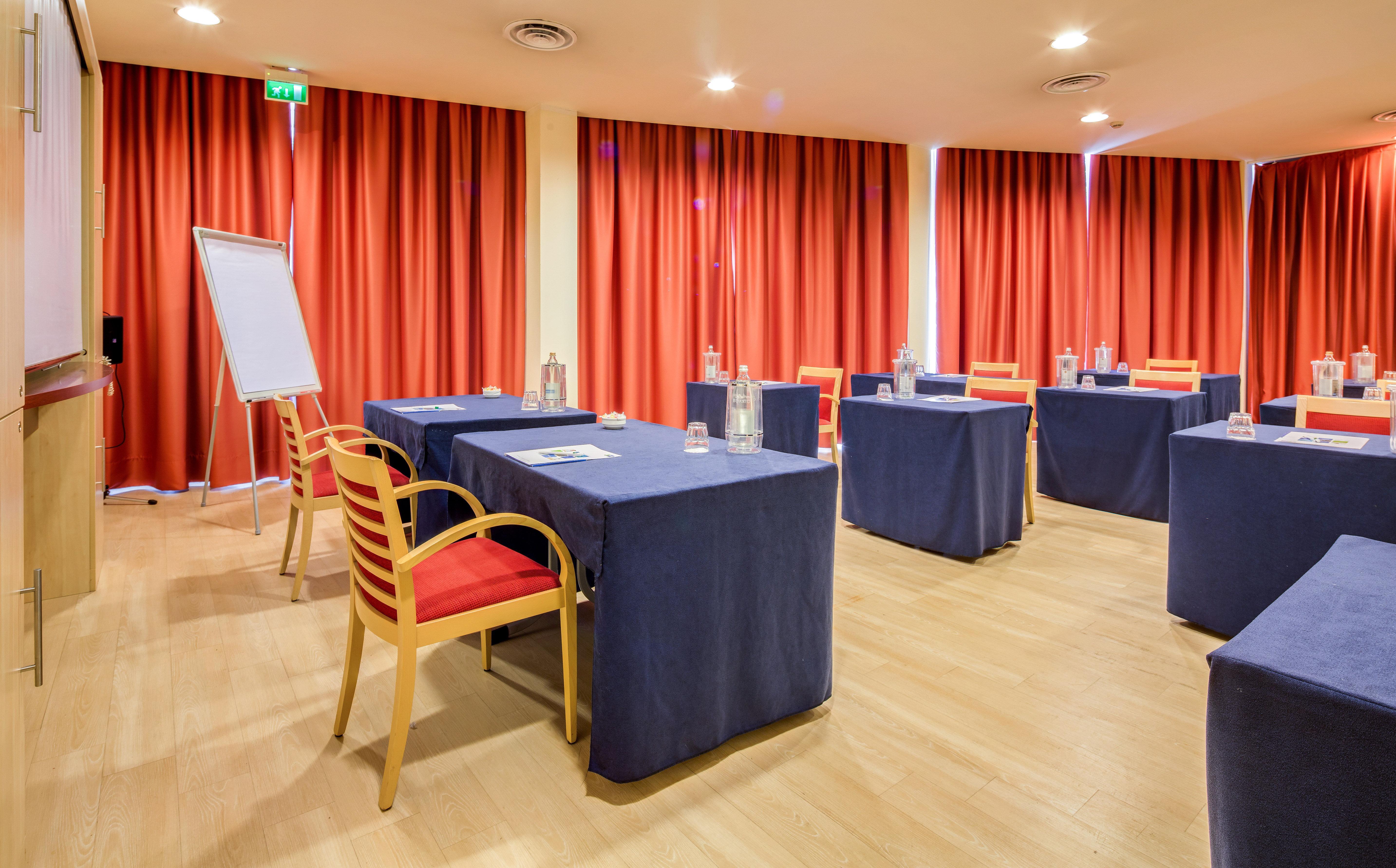 Holiday Inn Express Parma By Ihg Esterno foto
