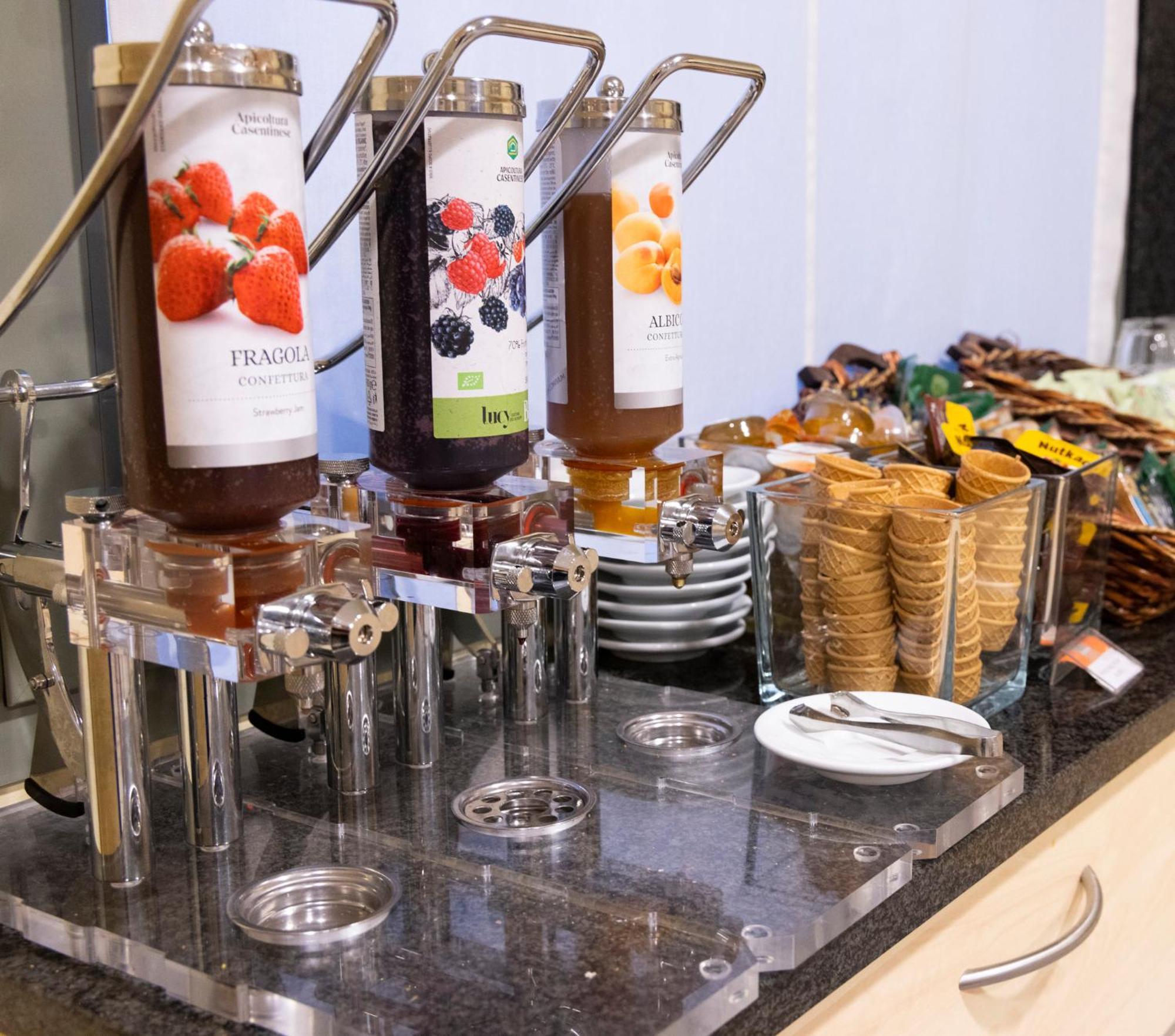 Holiday Inn Express Parma By Ihg Esterno foto
