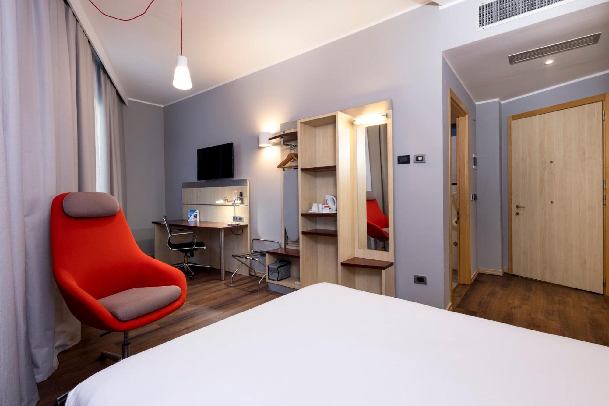 Holiday Inn Express Parma By Ihg Esterno foto