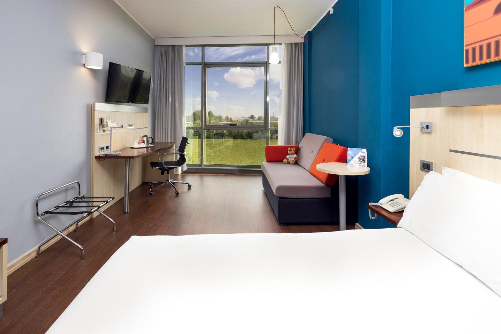 Holiday Inn Express Parma By Ihg Esterno foto