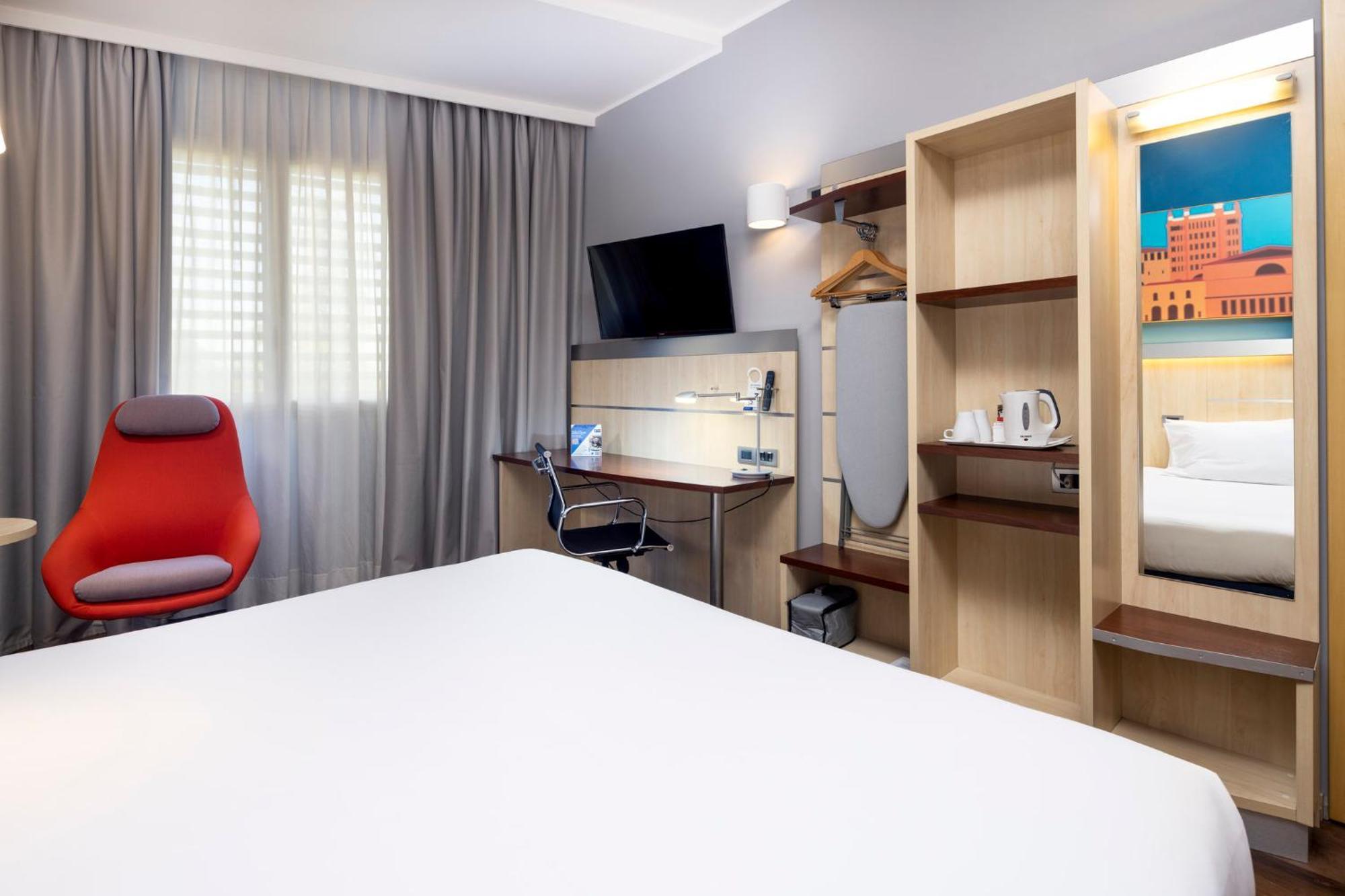 Holiday Inn Express Parma By Ihg Esterno foto