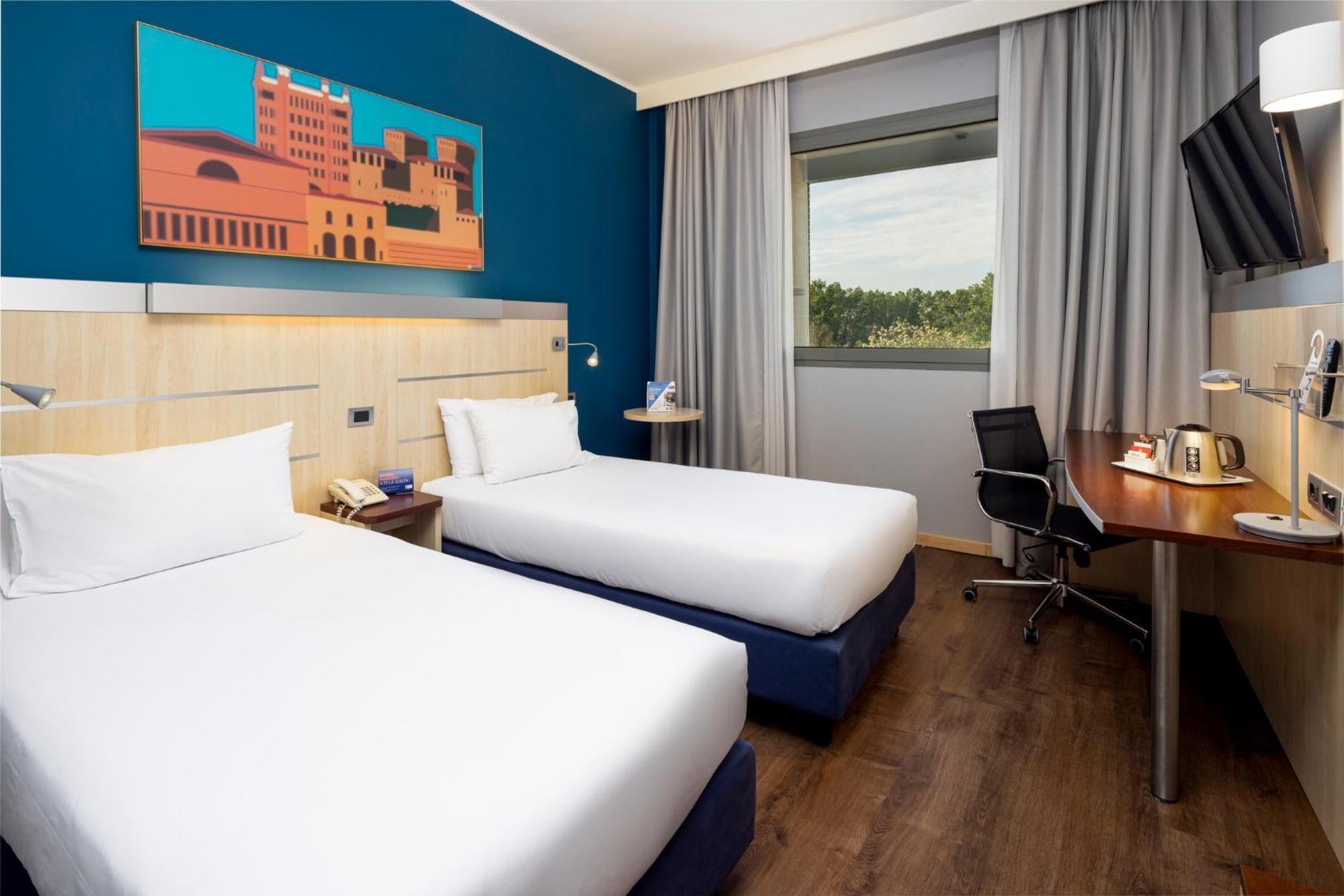Holiday Inn Express Parma By Ihg Esterno foto