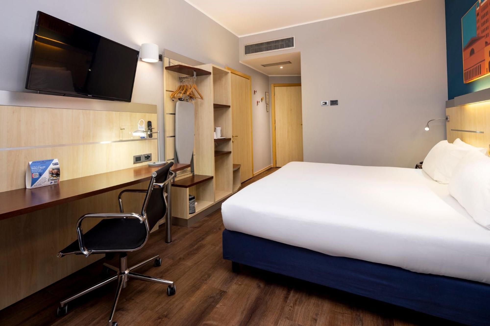 Holiday Inn Express Parma By Ihg Esterno foto