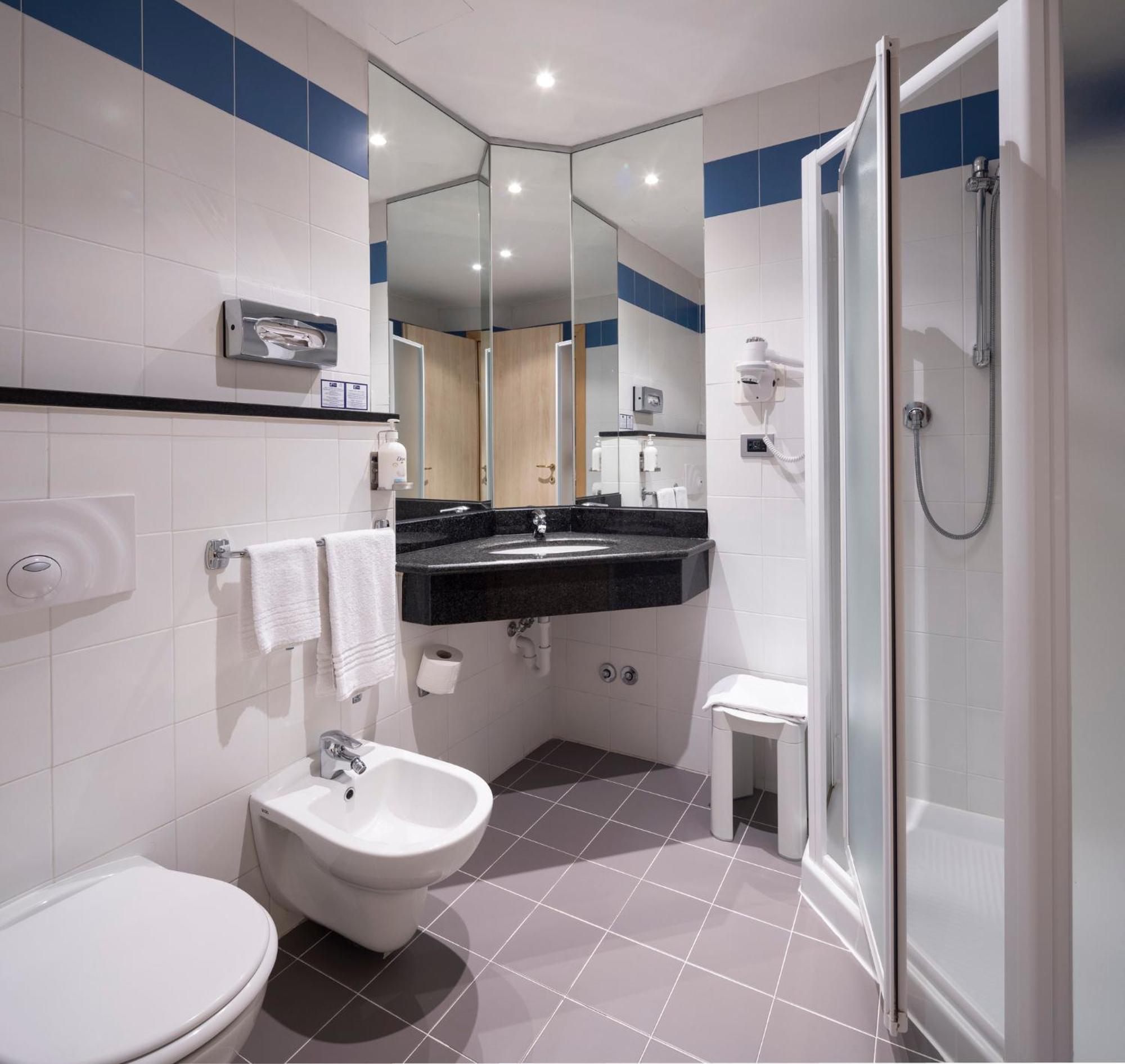 Holiday Inn Express Parma By Ihg Esterno foto