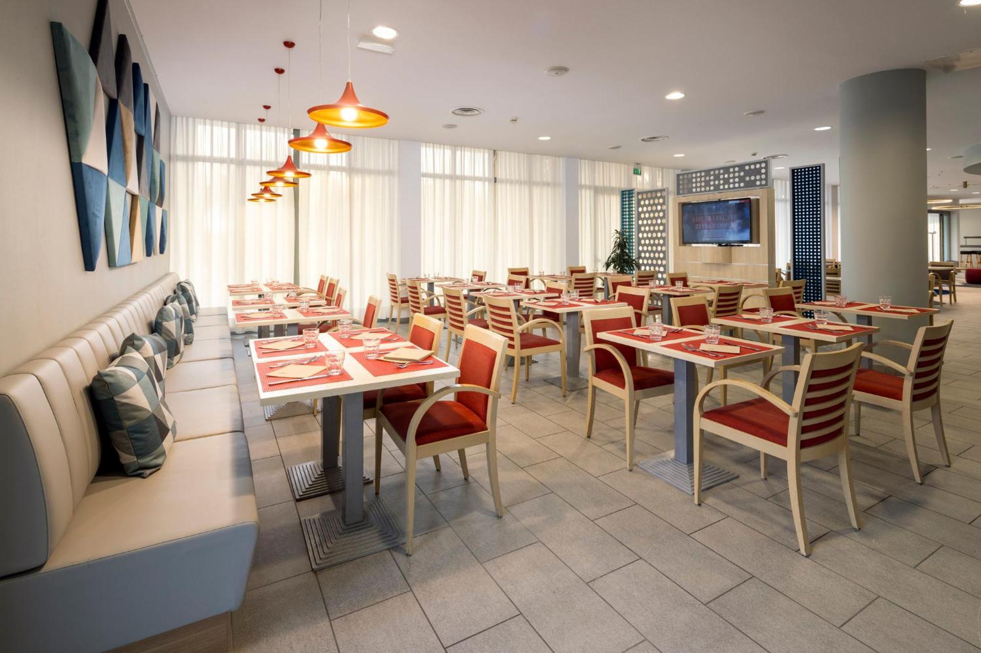 Holiday Inn Express Parma By Ihg Esterno foto