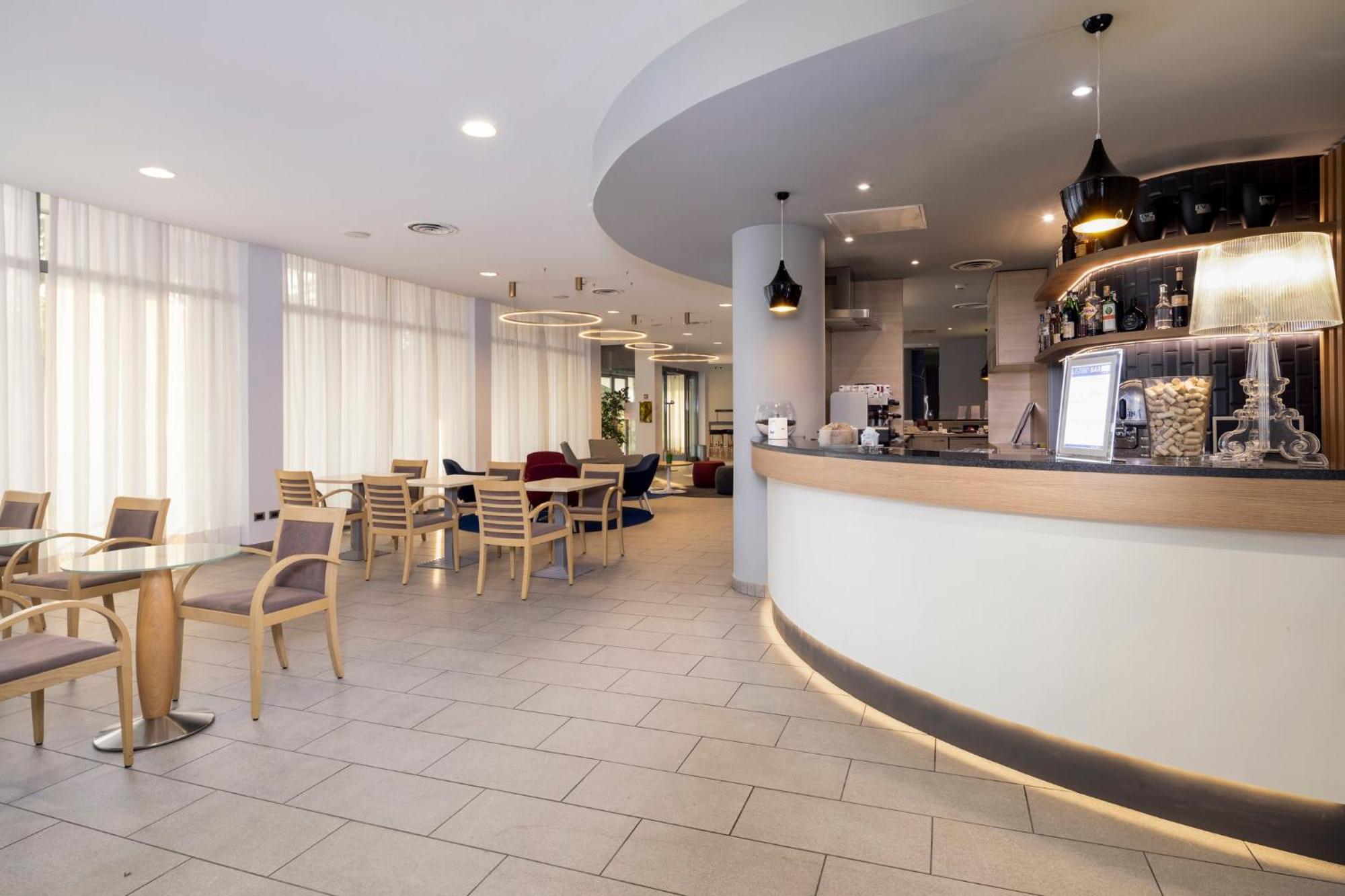 Holiday Inn Express Parma By Ihg Esterno foto
