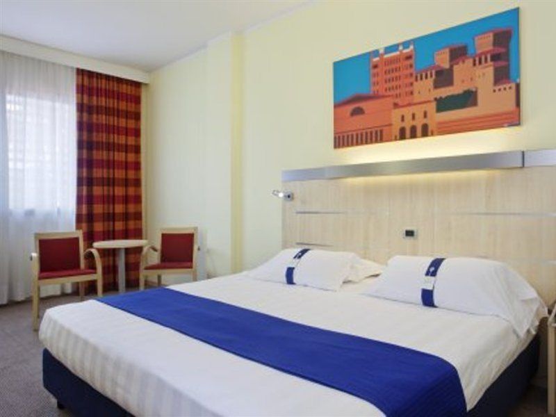 Holiday Inn Express Parma By Ihg Esterno foto