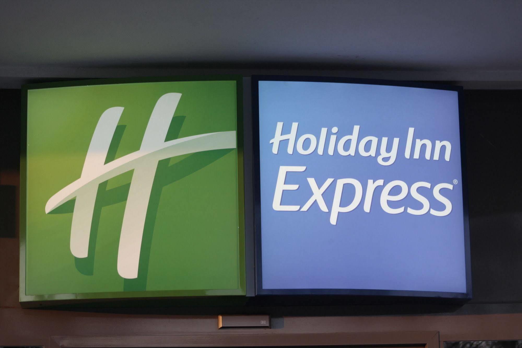 Holiday Inn Express Parma By Ihg Esterno foto