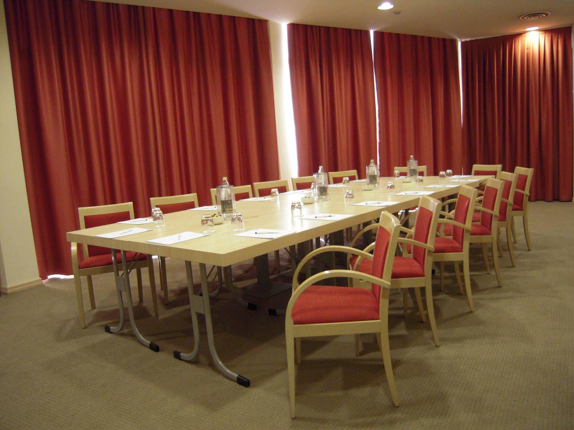 Holiday Inn Express Parma By Ihg Esterno foto