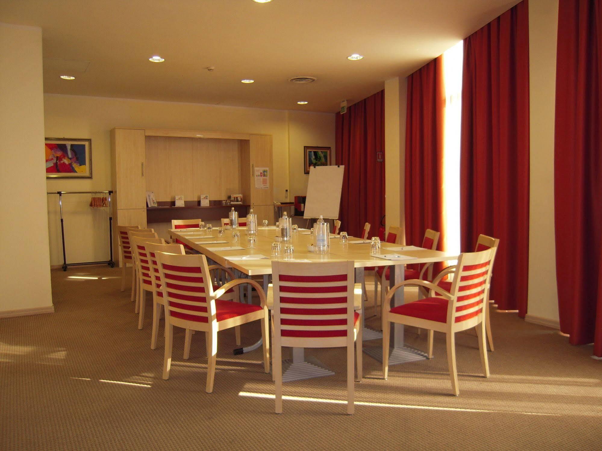 Holiday Inn Express Parma By Ihg Esterno foto