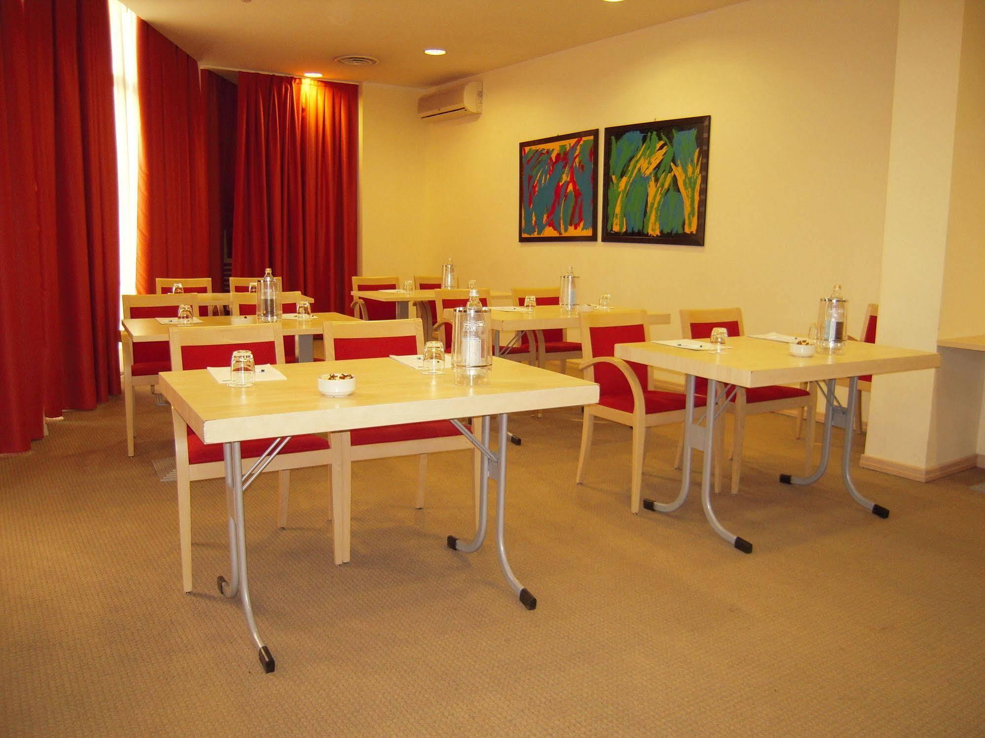 Holiday Inn Express Parma By Ihg Esterno foto