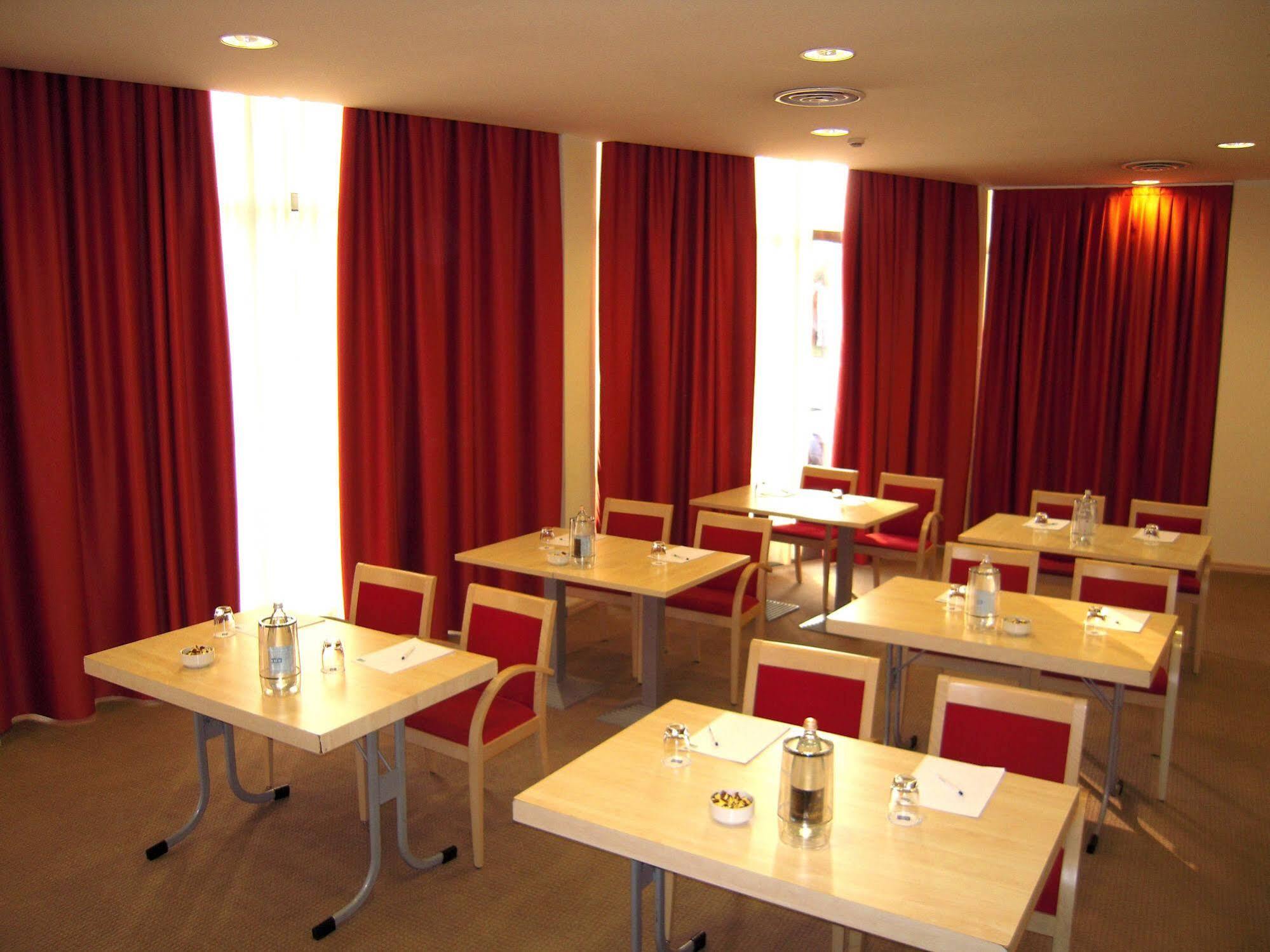 Holiday Inn Express Parma By Ihg Esterno foto