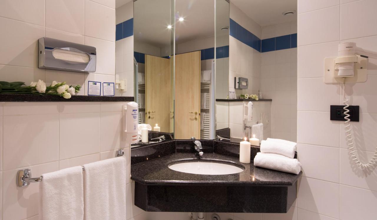 Holiday Inn Express Parma By Ihg Camera foto